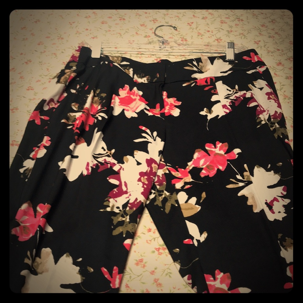 Floral polyester pants with folded cuff at bottom
